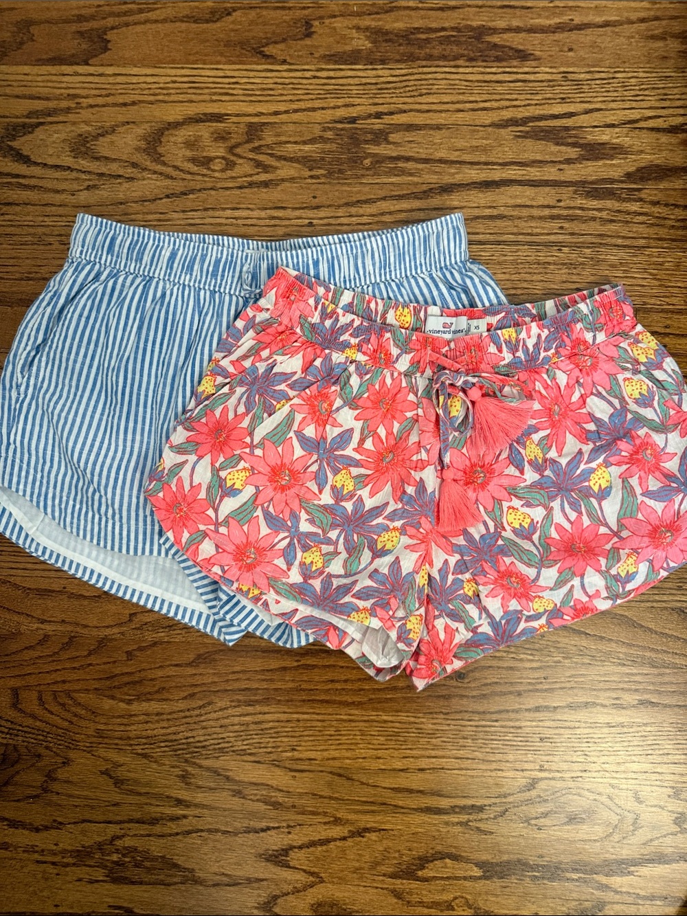 Set of 2 Women’s Vineyard Vines Shorts (XS & S)